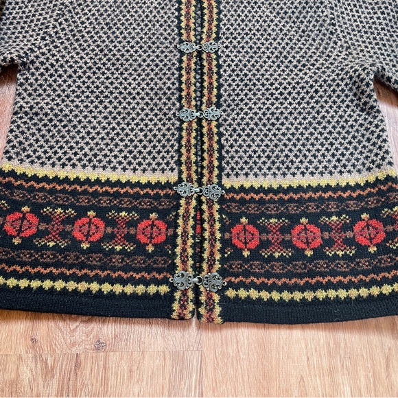 Cambridge Dry Goods vtg Nordic fair isle wool sweater size small clasp closure - Picture 5 of 9